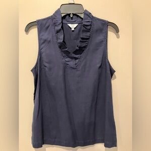 Sleeveless, v-neck top